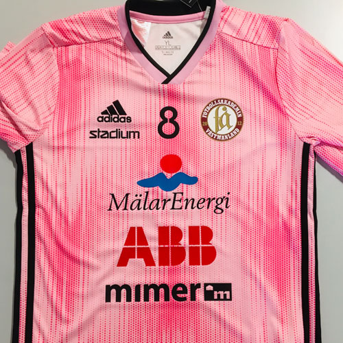  matchtröja med sponsortryck, klubblogga och nummertryck